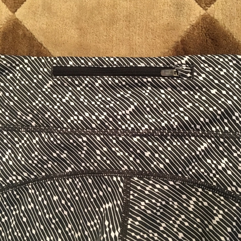 🔥🔥Nike Dri-Fit crop pants—black and white.  XS - Picture 4 of 7